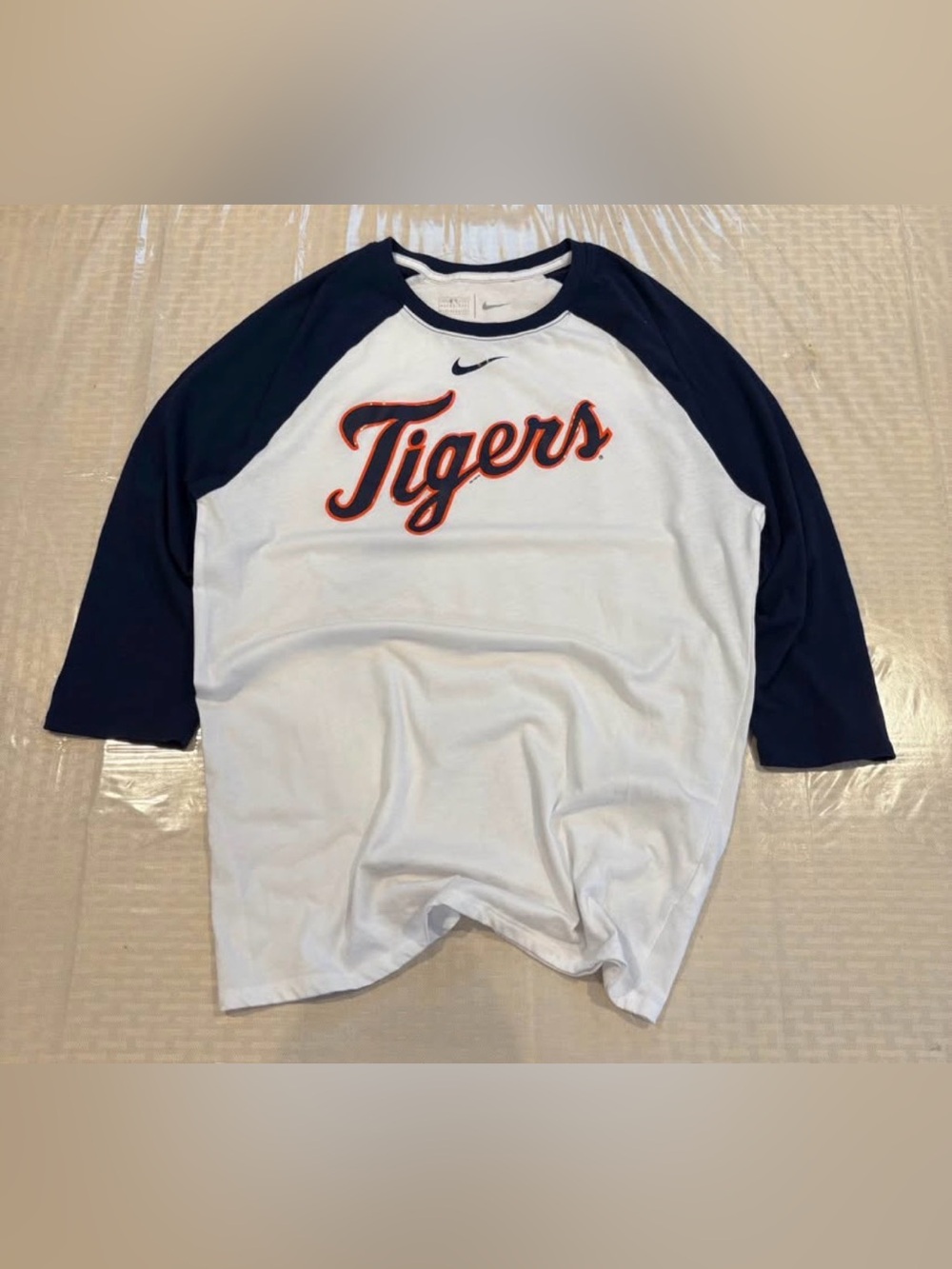 Nike Detroit Tigers Raglan Shirt Centre Swoosh Size Small Baseball Tee